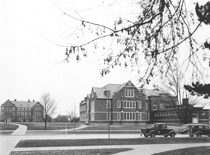 The drive in front of Giltner Hall.