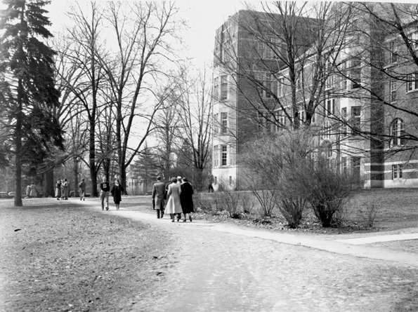 The Union Building front lawn, 1940s