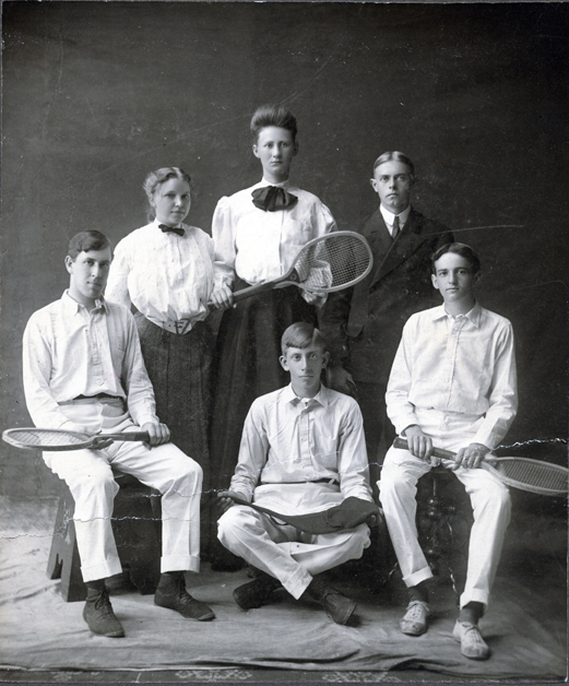 Co-ed tennis team, 1905