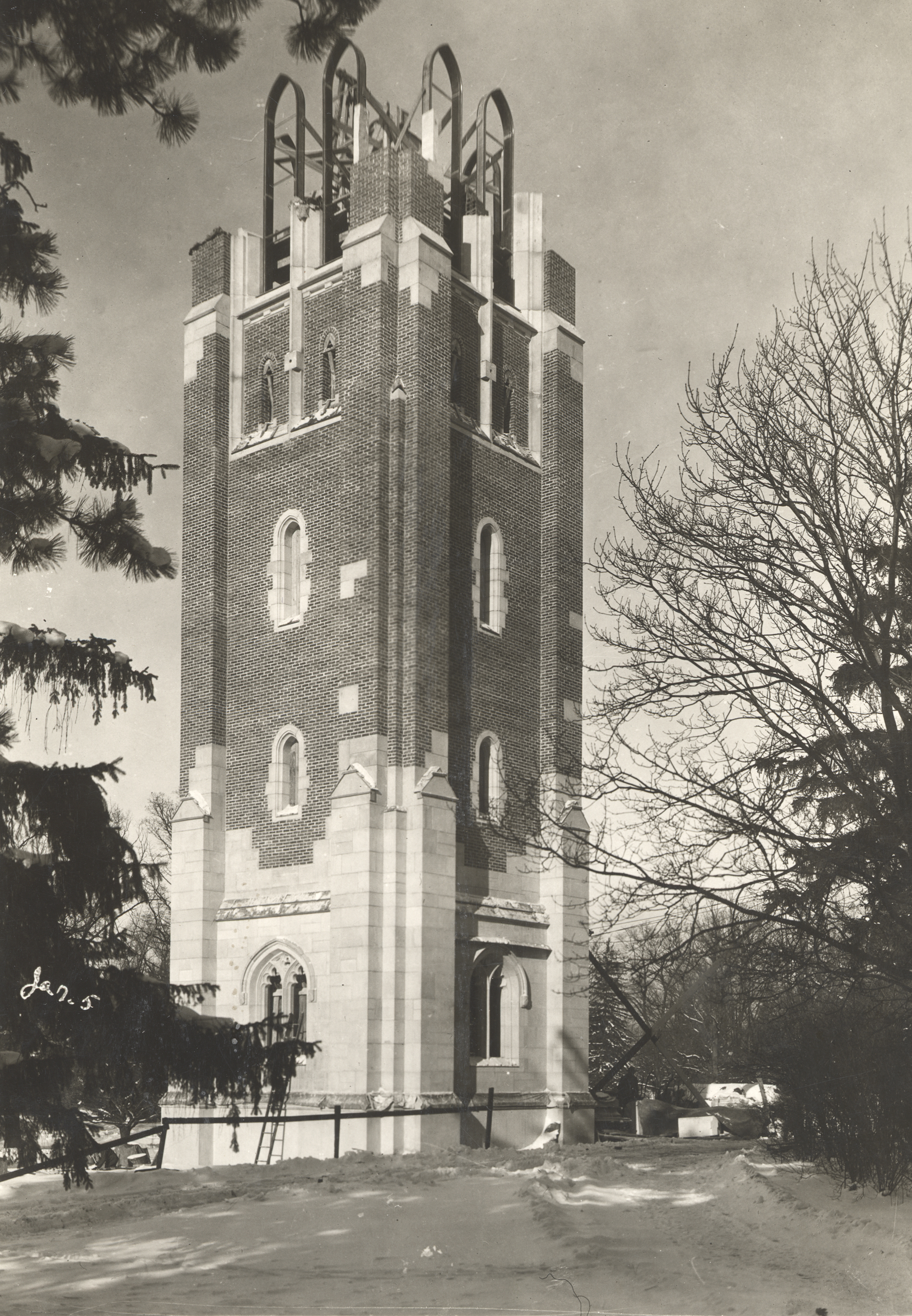 Beaumont Tower being constructed, 1929