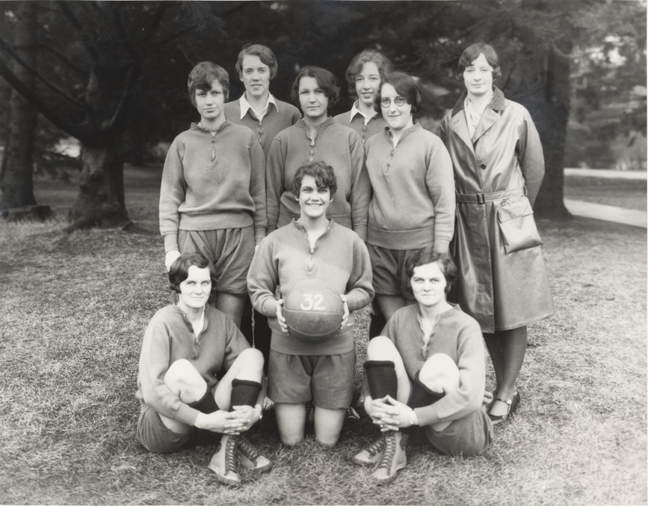 Women's basketball team, 1932