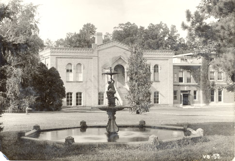 The fountain in front of the Chemistry Building, 1916