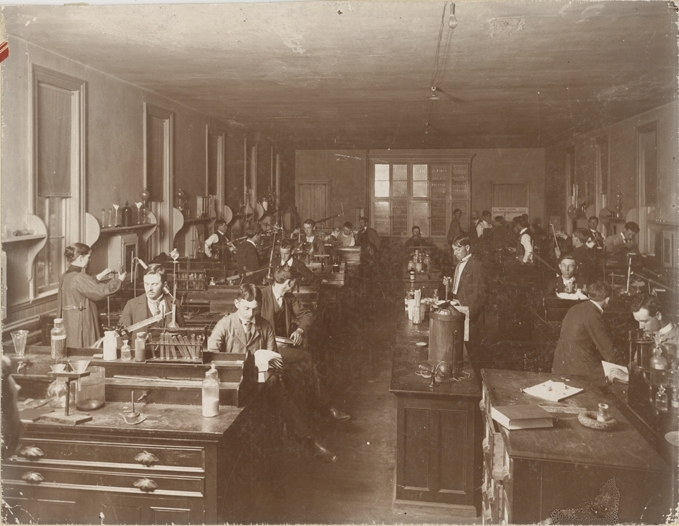 Organic chemistry class, 1895