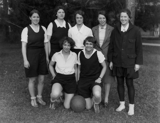 Women's basketball team, 1930