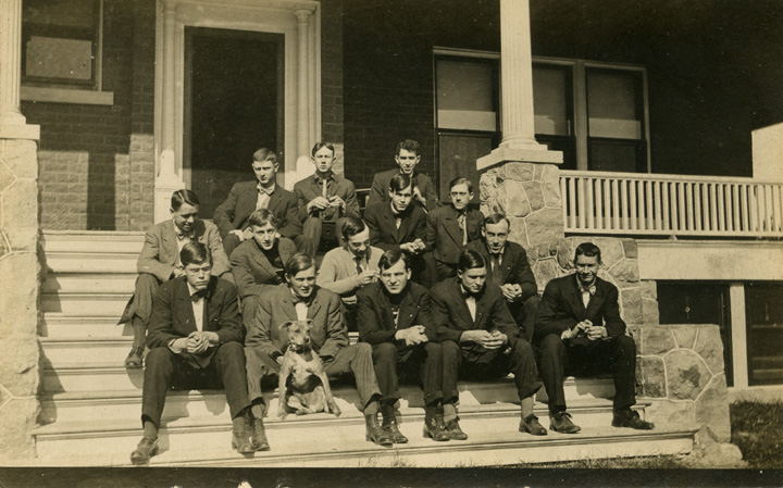 Men of Tr'e House, 1908
