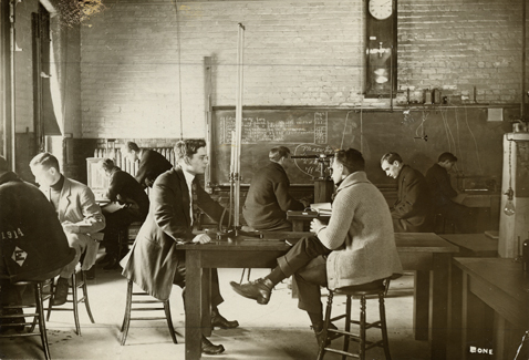 Physics laboratory, 1913