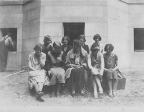 Omicron Nu members at the Union Building, 1925