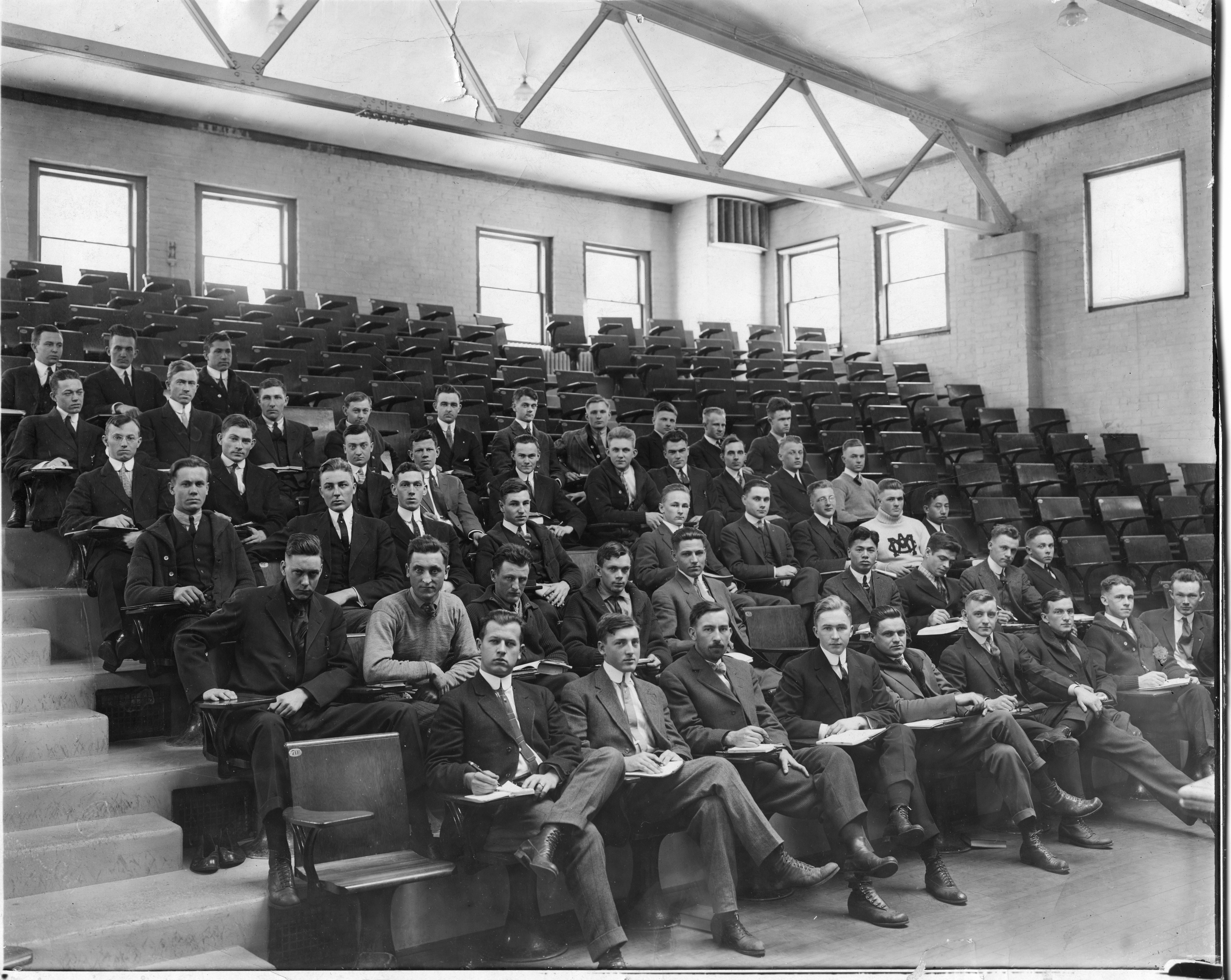 Posed Chemistry Class photograph, 1914