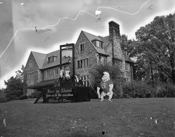 Outdoor Homecoming display of William and Mary, 1950